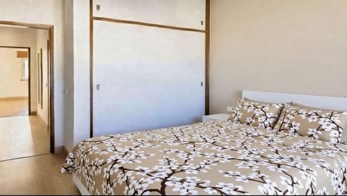 Image No.12-2 Bed Property for sale