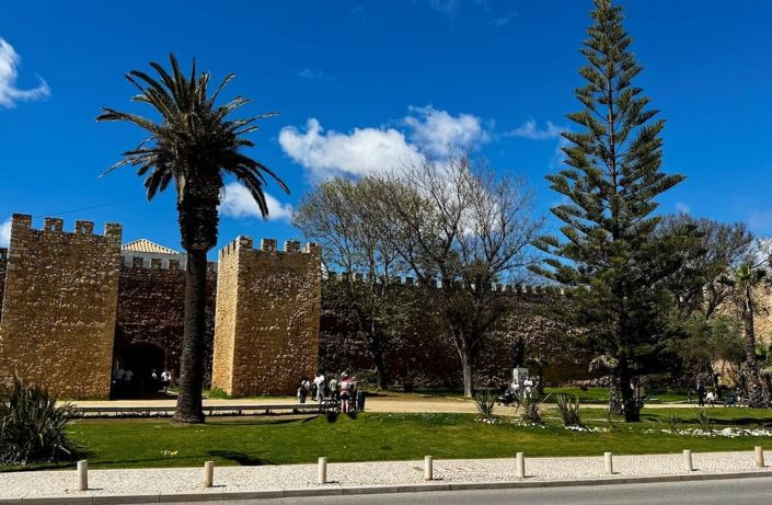 Image No.20-2 Bed Property for sale