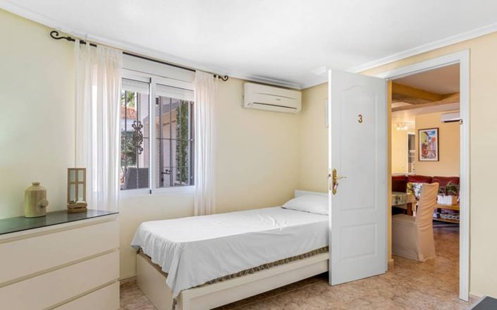 Image No.19-6 Bed Villa for sale