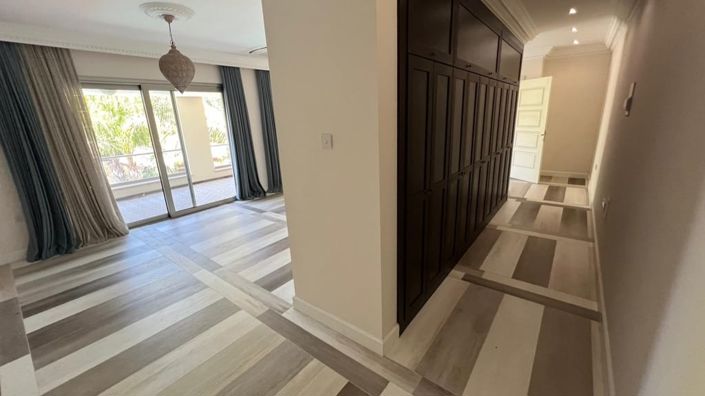 Image No.10-5 Bed Villa for sale