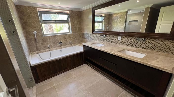 Image No.18-5 Bed Villa for sale