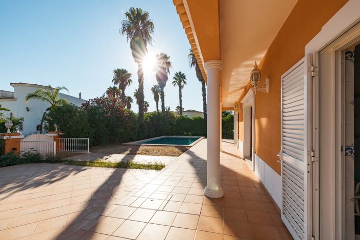 Image No.3-4 Bed Villa for sale