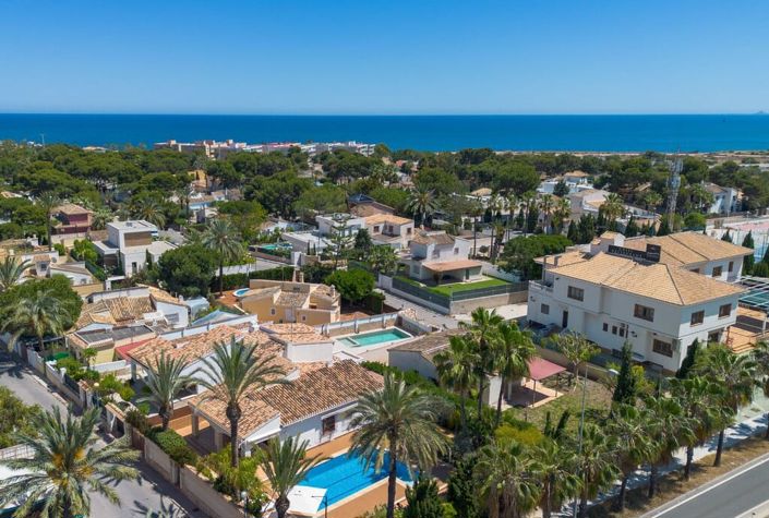 Image No.2-Villa de 4 chambres à vendre à Alicante