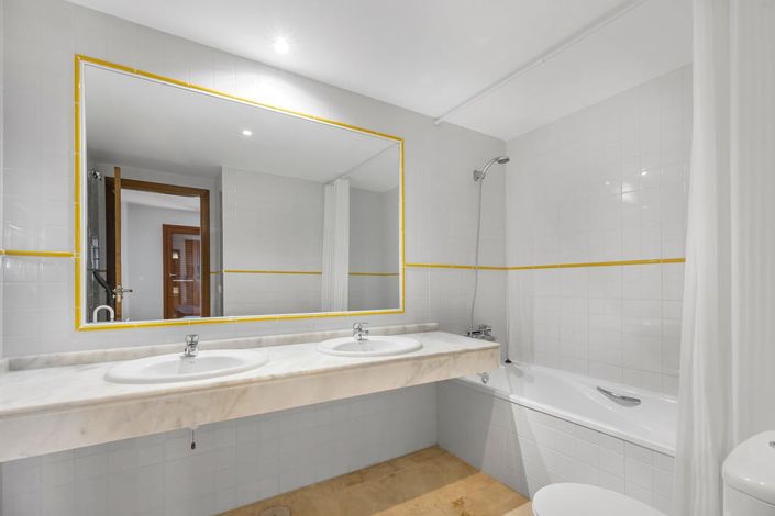Image No.24-2 Bed Apartment for sale