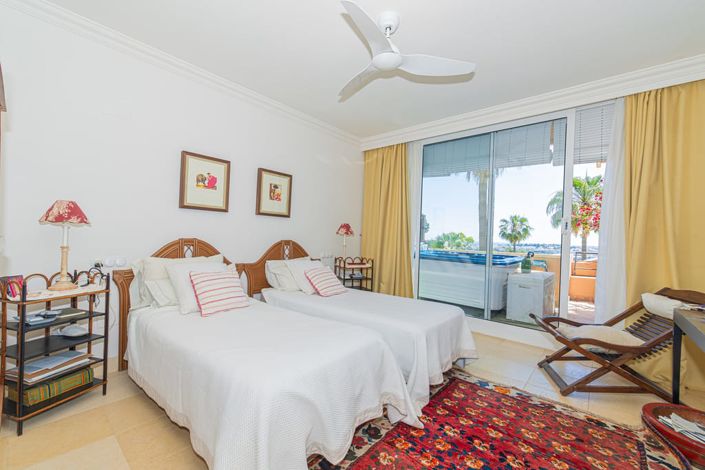 Image No.20-3 Bed Apartment for sale