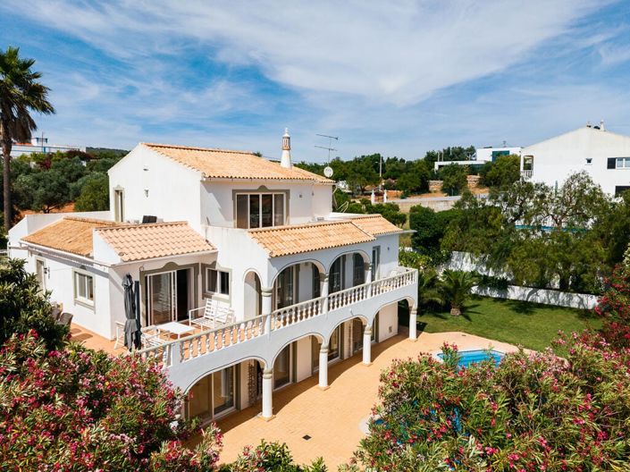 Image No.2-6 Bed Villa for sale