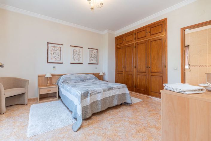 Image No.19-3 Bed Villa for sale