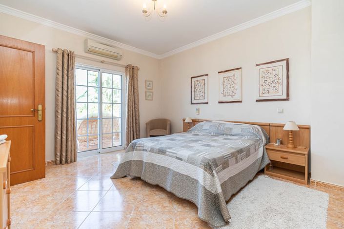 Image No.20-3 Bed Villa for sale