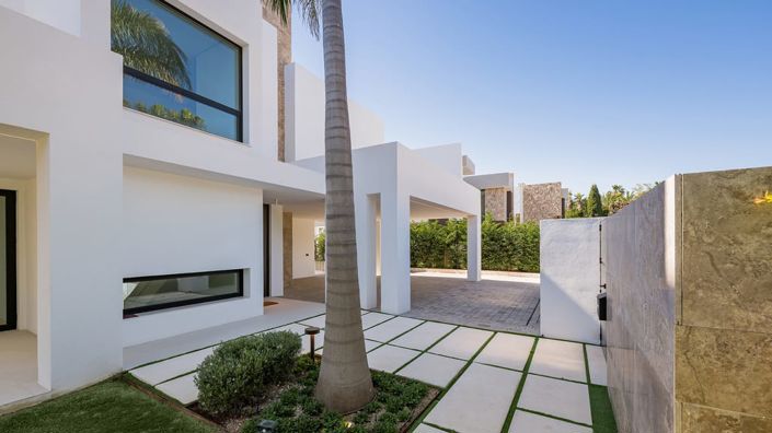 Image No.9-5 Bed Villa for sale