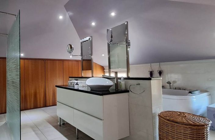 Image No.12-6 Bed Villa for sale