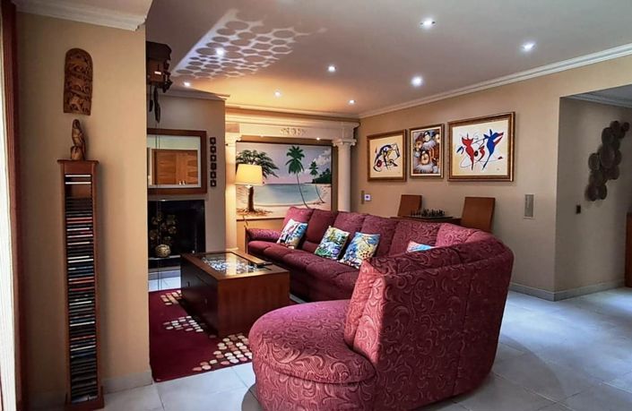 Image No.8-6 Bed Villa for sale