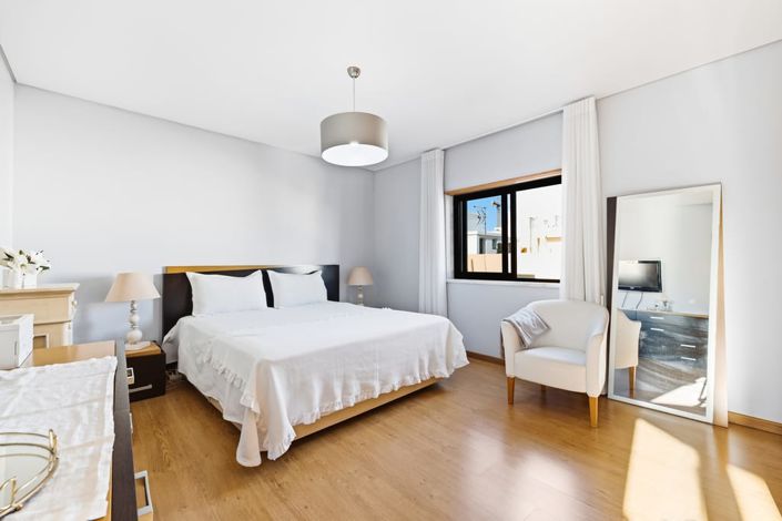 Image No.12-3 Bed Apartment for sale