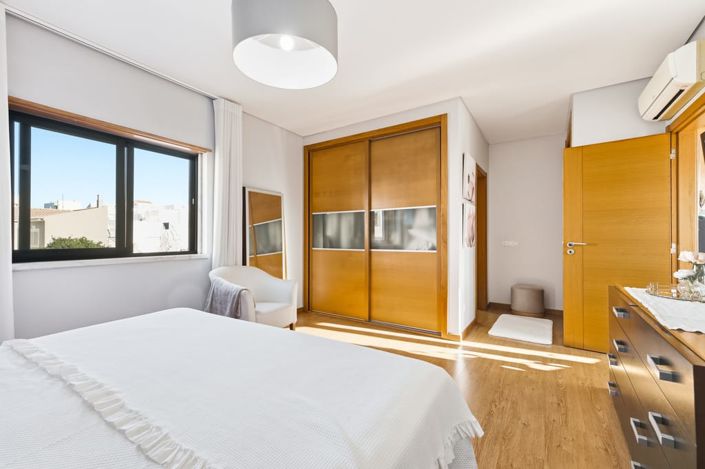 Image No.17-3 Bed Apartment for sale