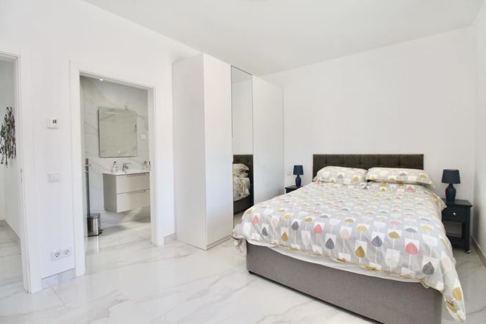 Image No.24-4 Bed Villa for sale