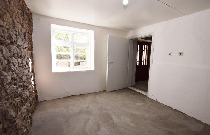 Image No.10-3 Bed House for sale