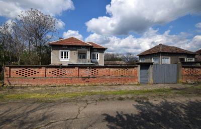 Pay-Monthly--Bulgaria--Karaisen--School-House-1