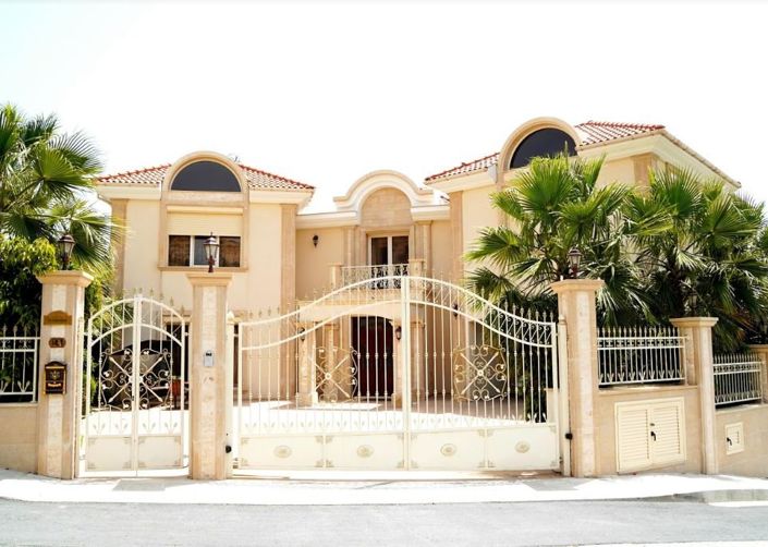Image No.1-5 Bed House for sale
