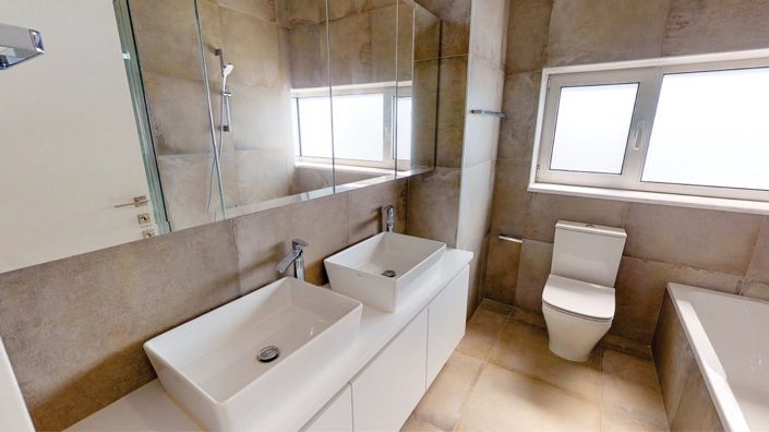 Image No.7-4 Bed House for sale