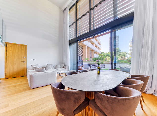 Image No.6-4 Bed Property for sale