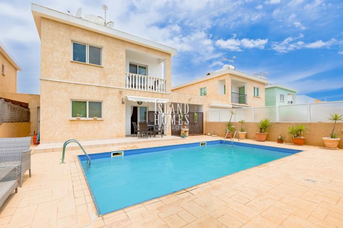Image No.1-4 Bed House for sale