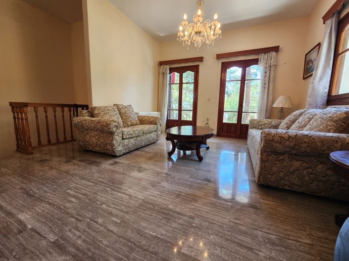 Image No.10-7 Bed House for sale