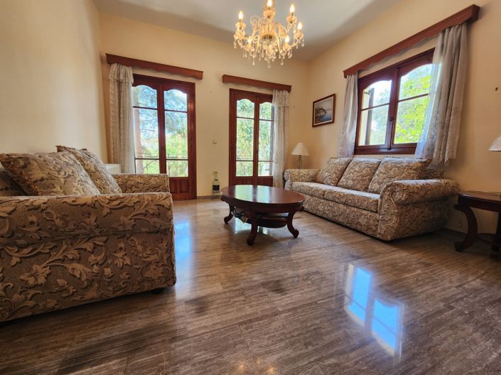 Image No.8-7 Bed House for sale