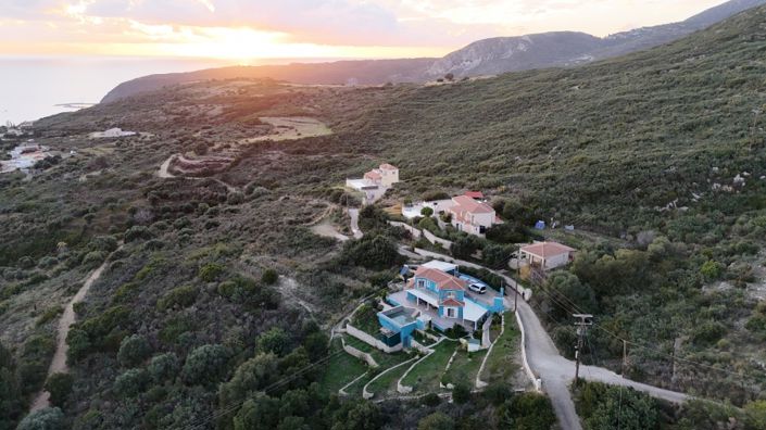 Image No.12-3 Bed Property for sale