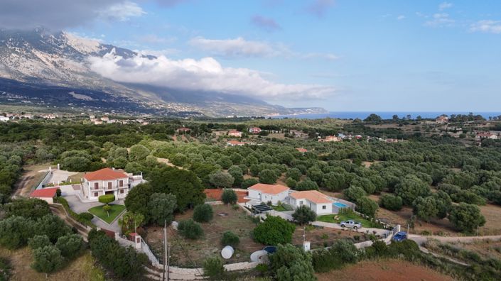 Image No.2-4 Bed House for sale