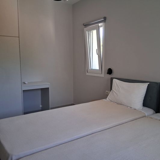 Image No.8-4 Bed House for sale