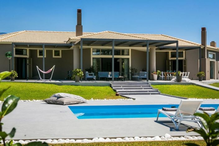 Image No.1-4 Bed Property for sale