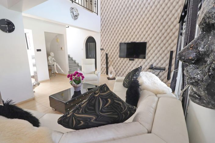 Image No.5-3 Bed Villa for sale