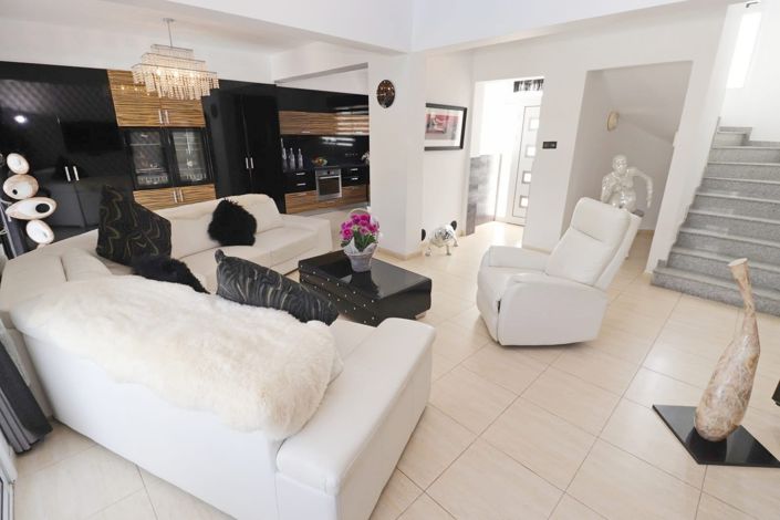 Image No.6-3 Bed Villa for sale