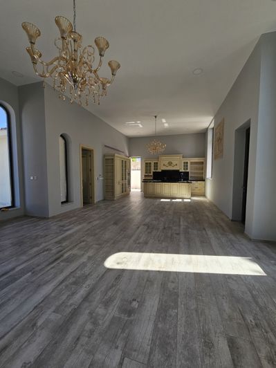 Image No.10-3 Bed House for sale