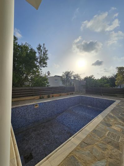 Image No.44-3 Bed House for sale