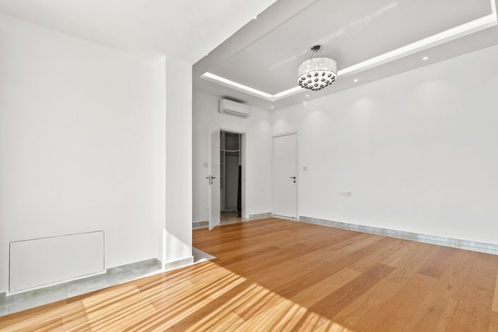 Image No.45-5 Bed Villa for sale