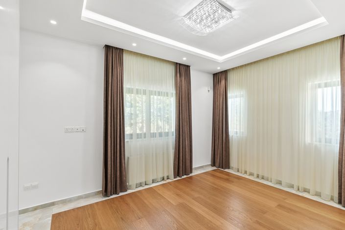 Image No.46-5 Bed Villa for sale