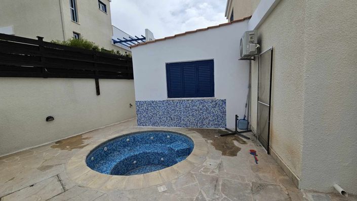 Image No.11-3 Bed House for sale