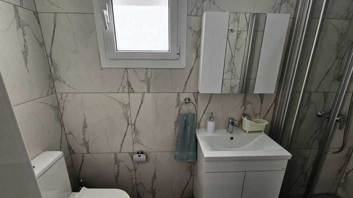 Image No.18-3 Bed House for sale