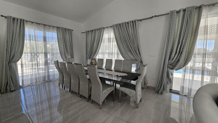 Image No.16-4 Bed House for sale