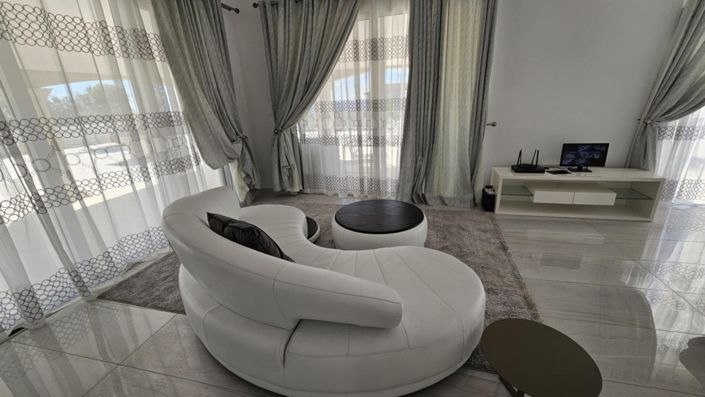 Image No.17-4 Bed House for sale