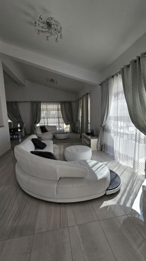 Image No.18-4 Bed House for sale