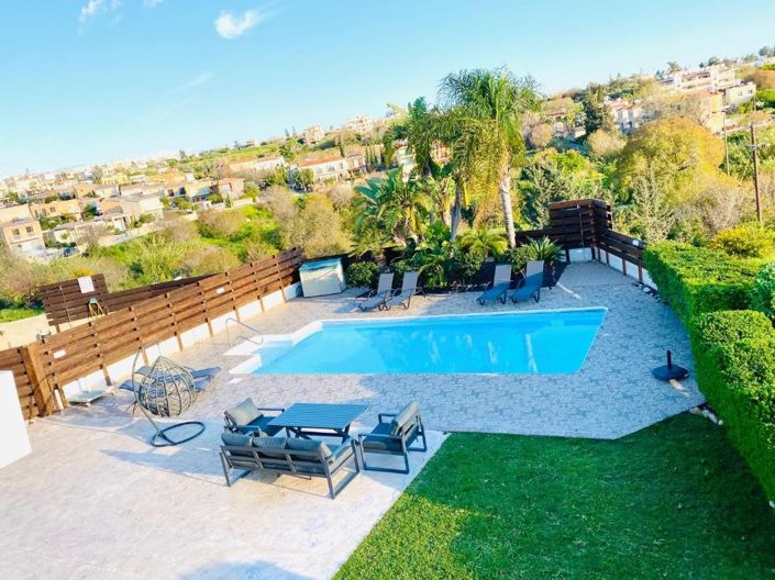 Image No.2-5 Bed Villa for sale