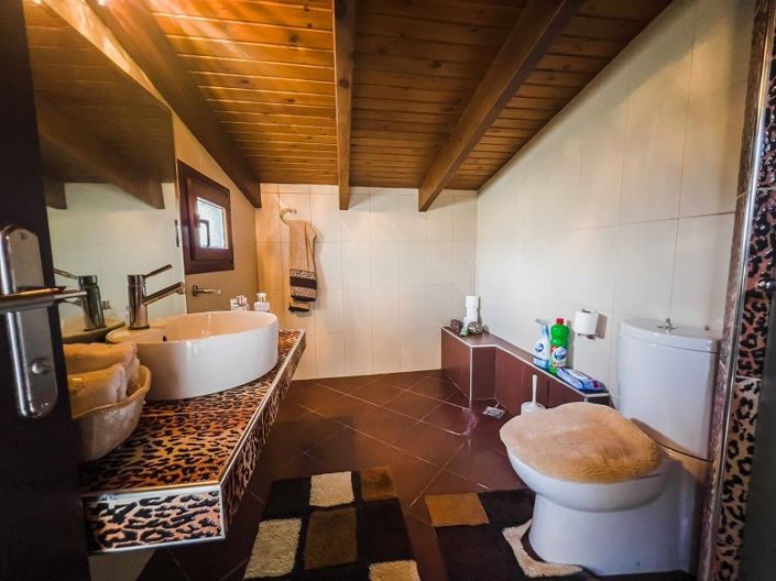 Image No.17-8 Bed Villa for sale