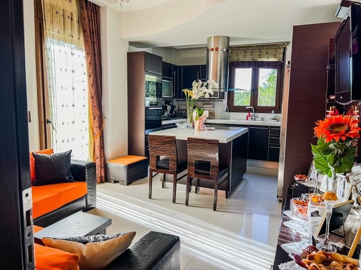 Image No.3-8 Bed Villa for sale