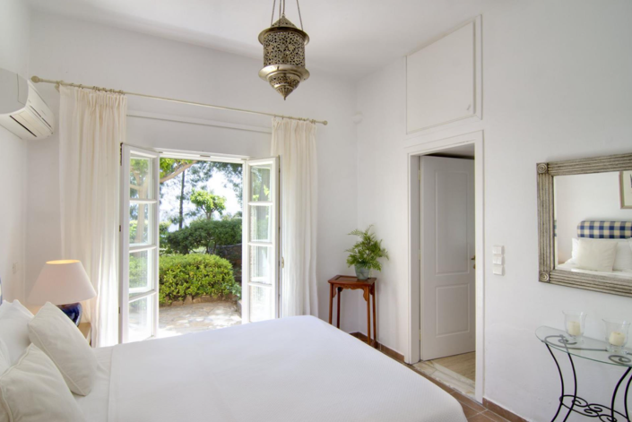 Image No.8-8 Bed House for sale