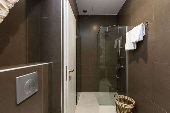 Image No.18-6 Bed Villa for sale