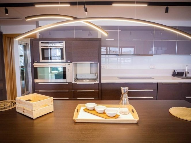 Image No.1-6 Bed House for sale