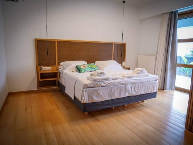 Image No.12-6 Bed House for sale