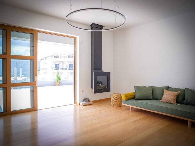 Image No.18-6 Bed House for sale