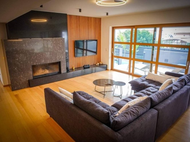 Image No.24-6 Bed House for sale